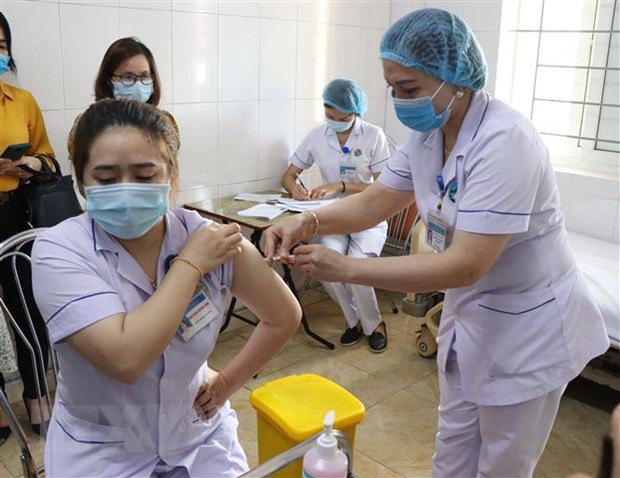 Việt Nam đã có 67.789 người được tiêm chủng vaccine Covid-19
​